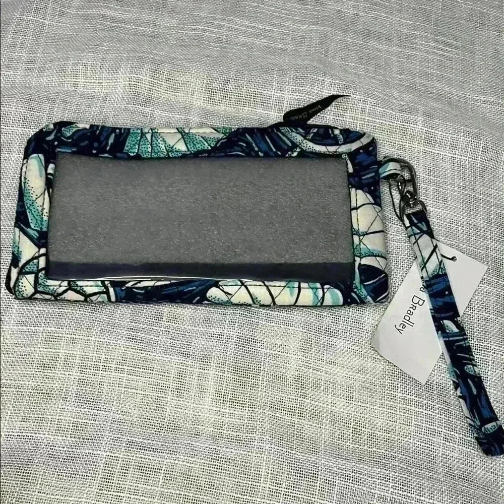 VERA BRADLEY NWT BLUE AND WHITE WRISTLET CLUTCH